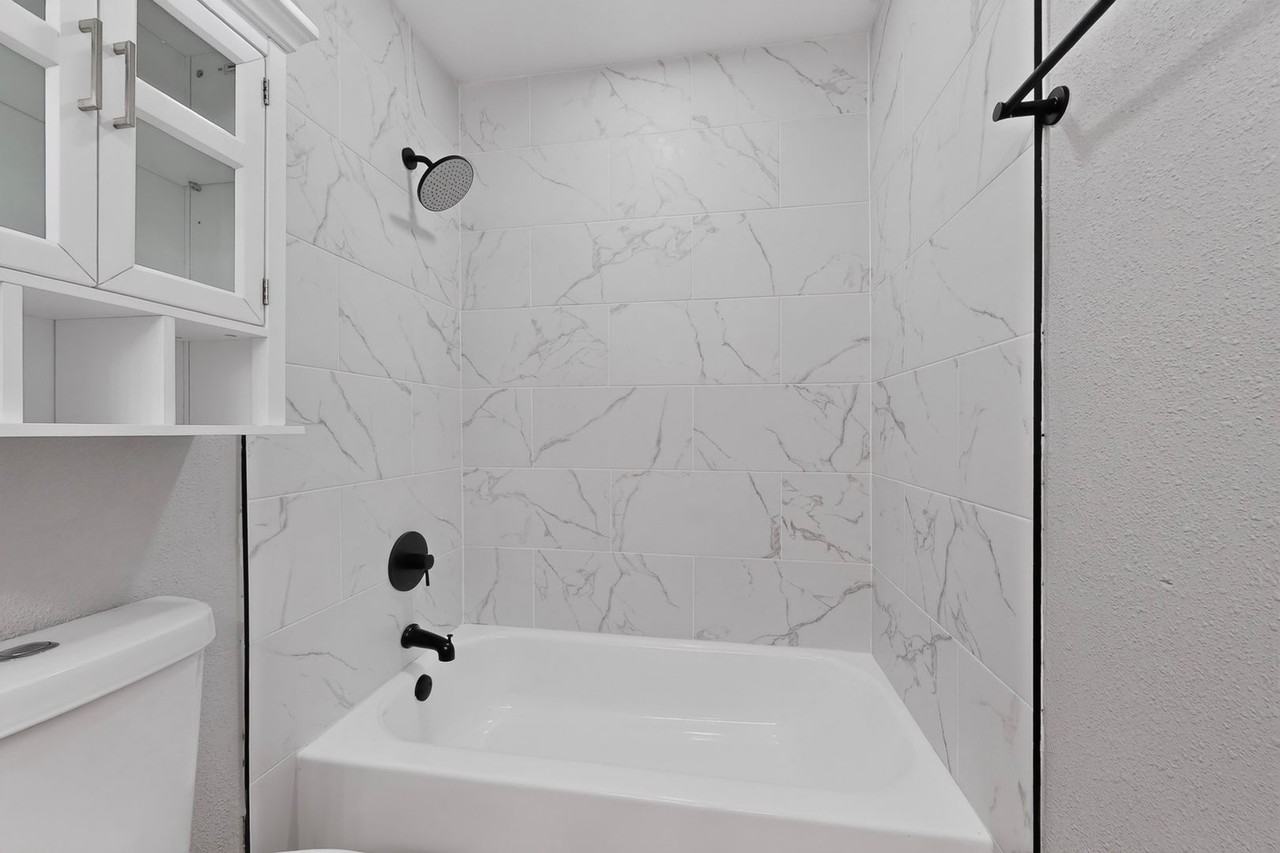 3304 Castle Dr - Photo 4 of 50