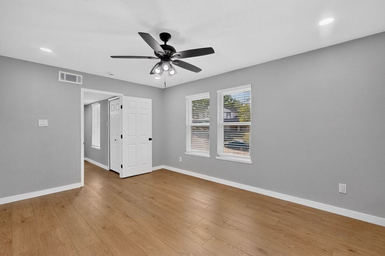 3304 Castle Dr - Photo 7 of 50