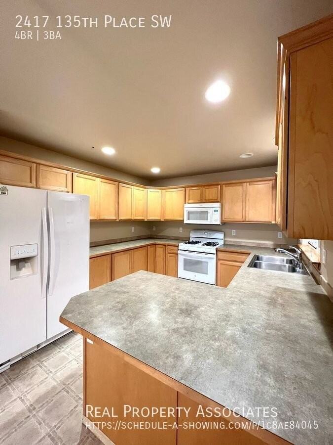 2417 135th Pl Sw - Photo 2 of 20