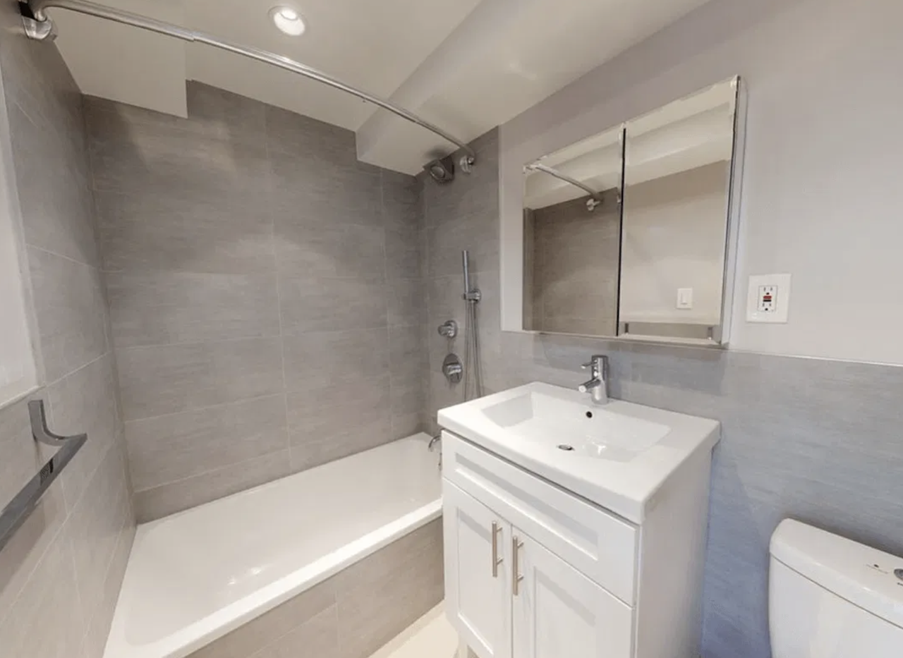351 E 52nd St #11P - Photo 4 of 5