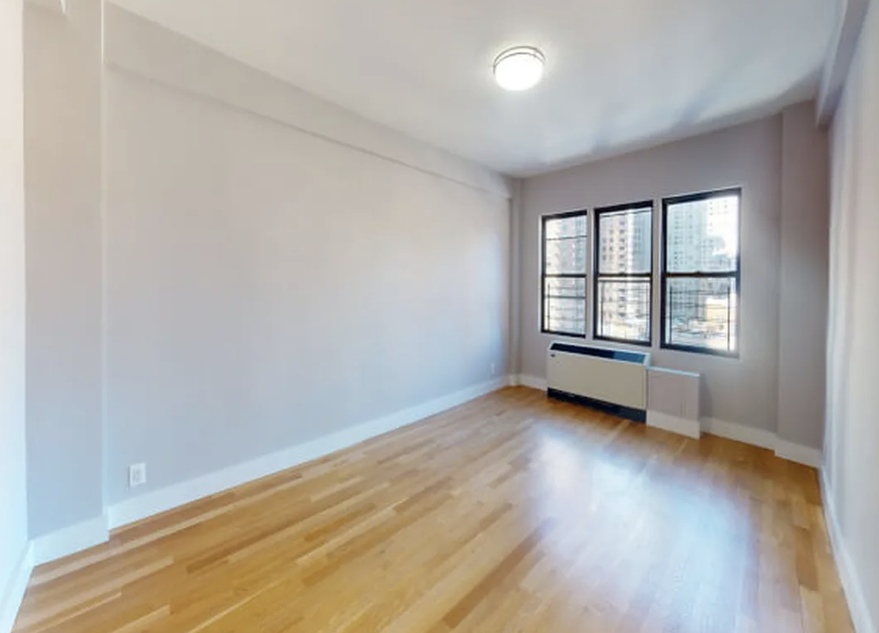 303 E 47th St #7P - Photo 4 of 6