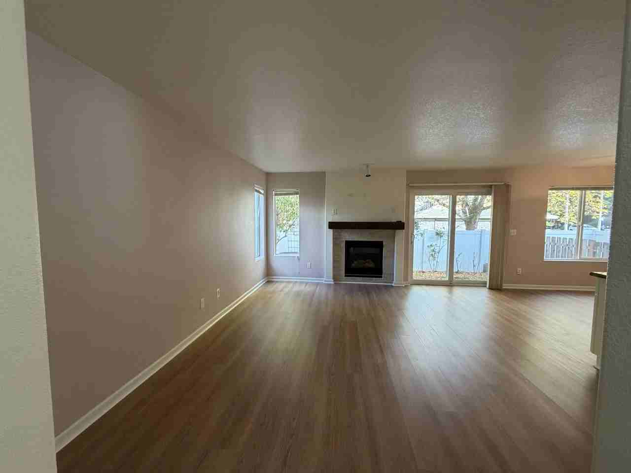 120 Ne Feather Ct #NA - Photo 5 of 18