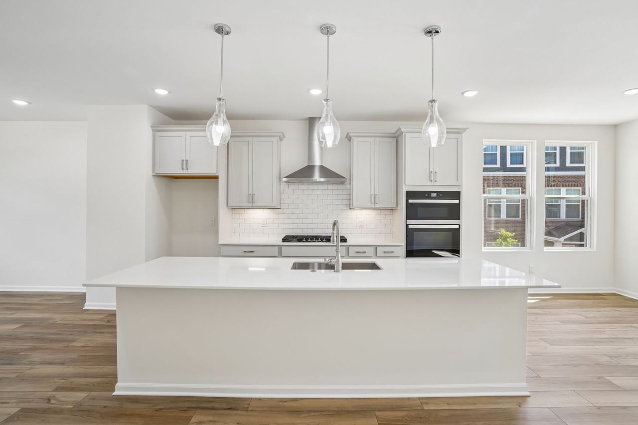 25424 Orwell St - Photo 2 of 25