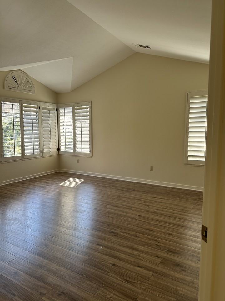 335 Sutton Cir - Photo 5 of 18