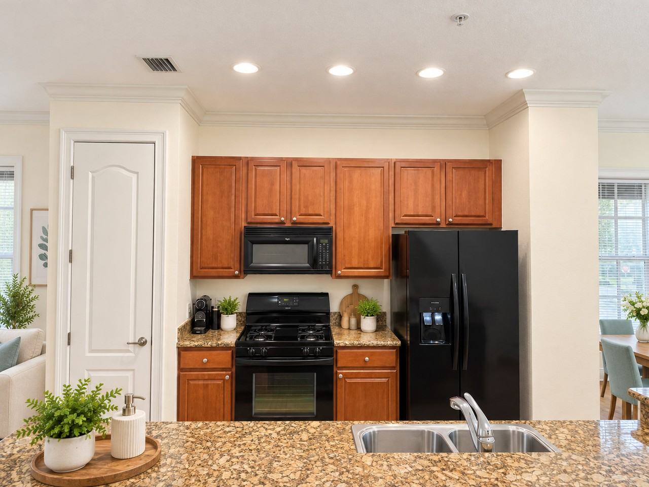 500 Jasmine Way #500 - Photo 4 of 24