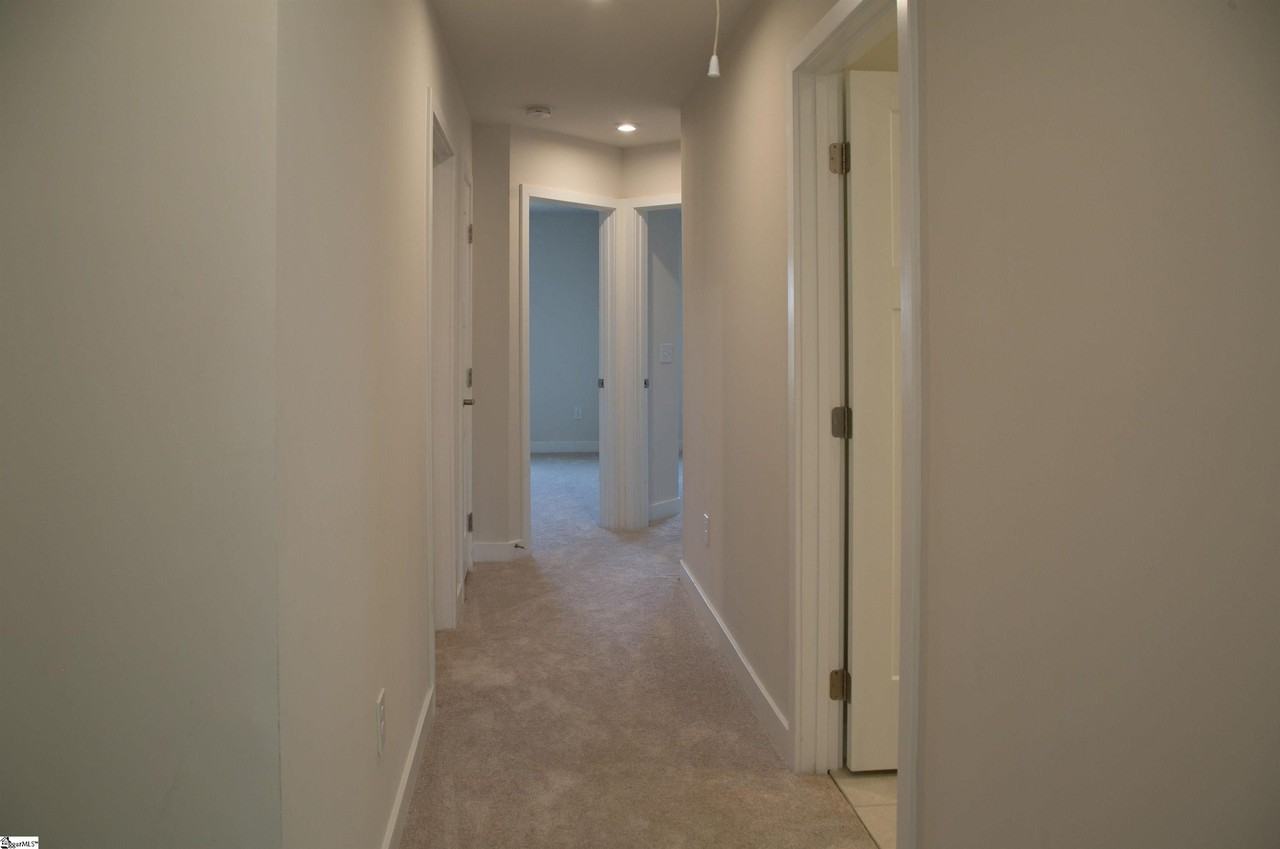 140 Eagle Wood Dr - Photo 7 of 19