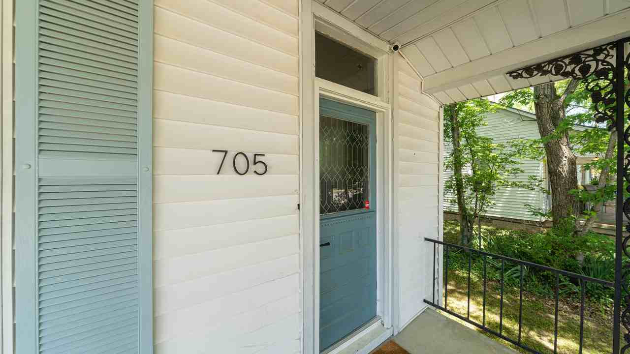 705 Stevens Ave Ne #NA - Photo 4 of 36