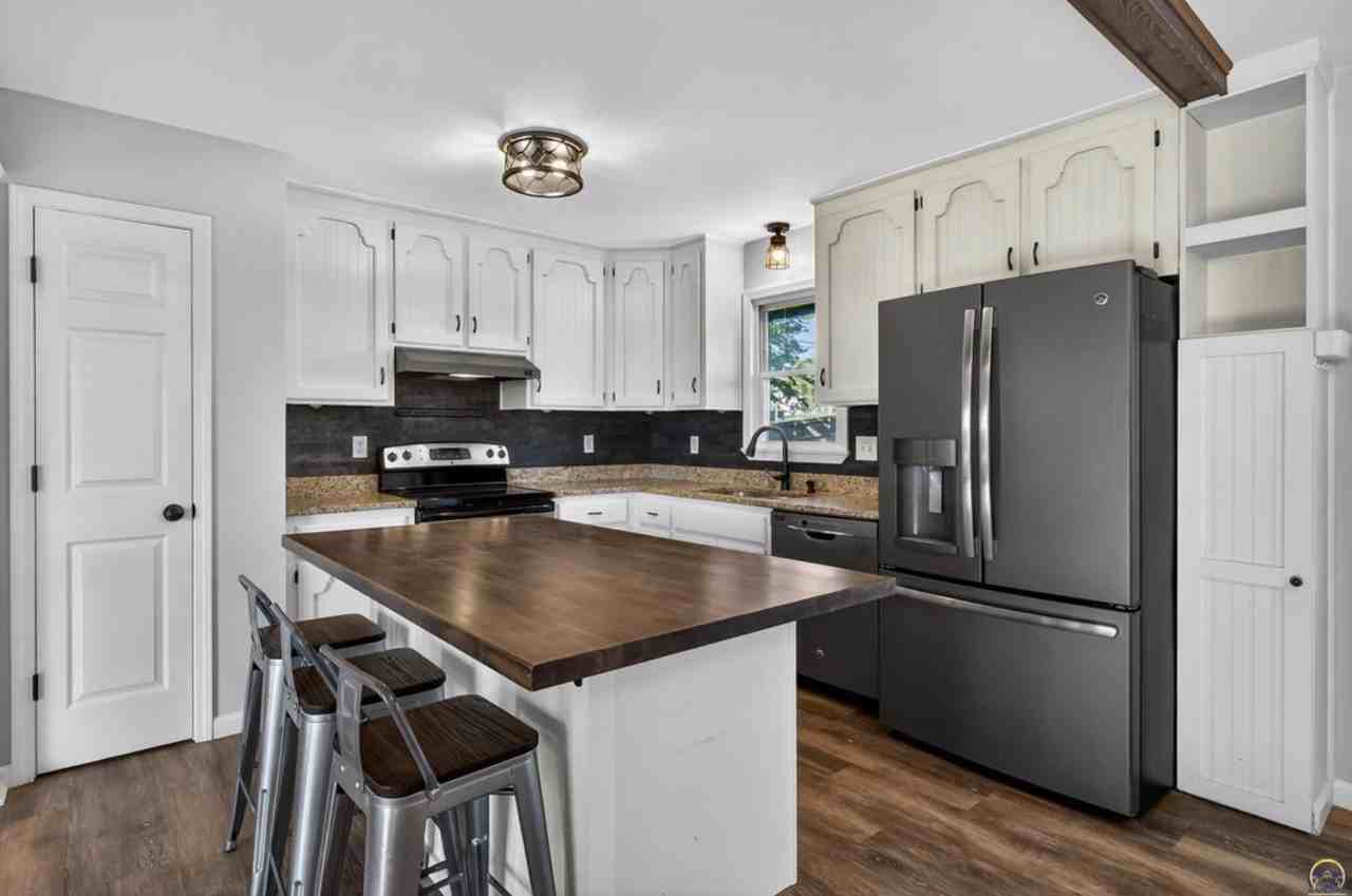 1002 Sw Ashworth Rd #NA - Photo 5 of 18