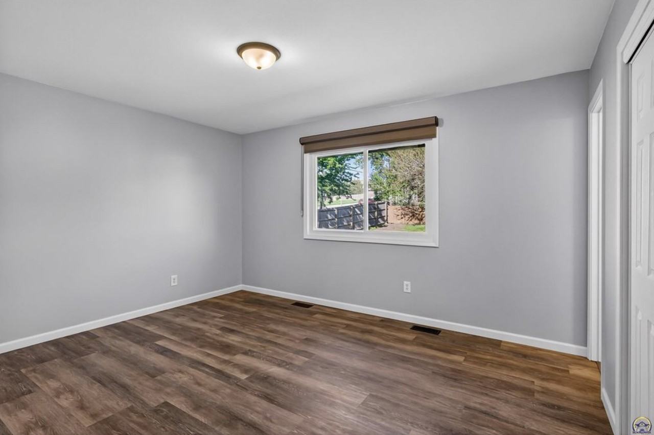 1002 Sw Ashworth Rd #NA - Photo 7 of 18
