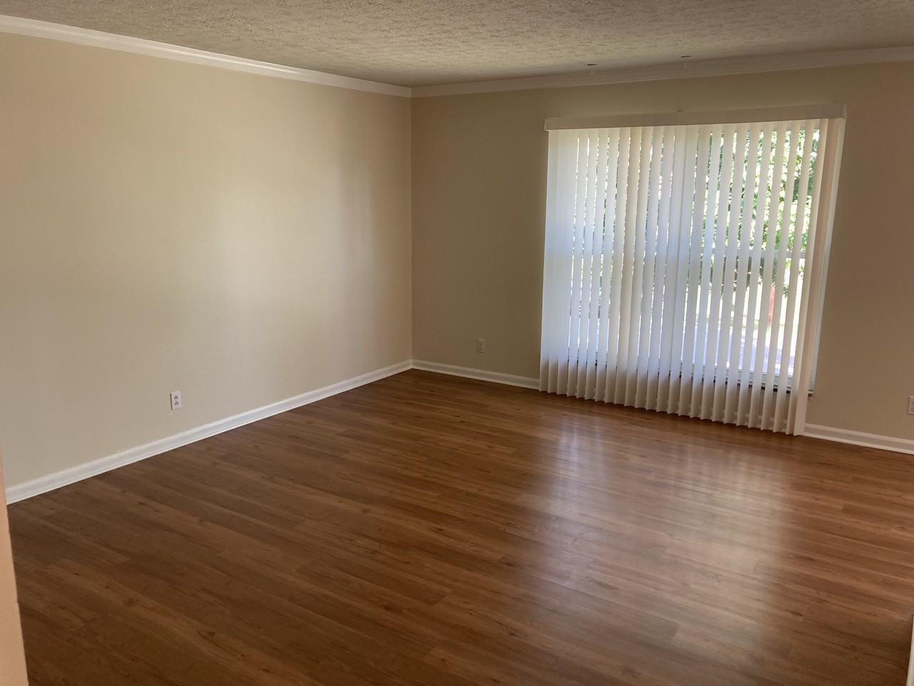 1501 Cowling Ave #5 - Photo 4 of 17