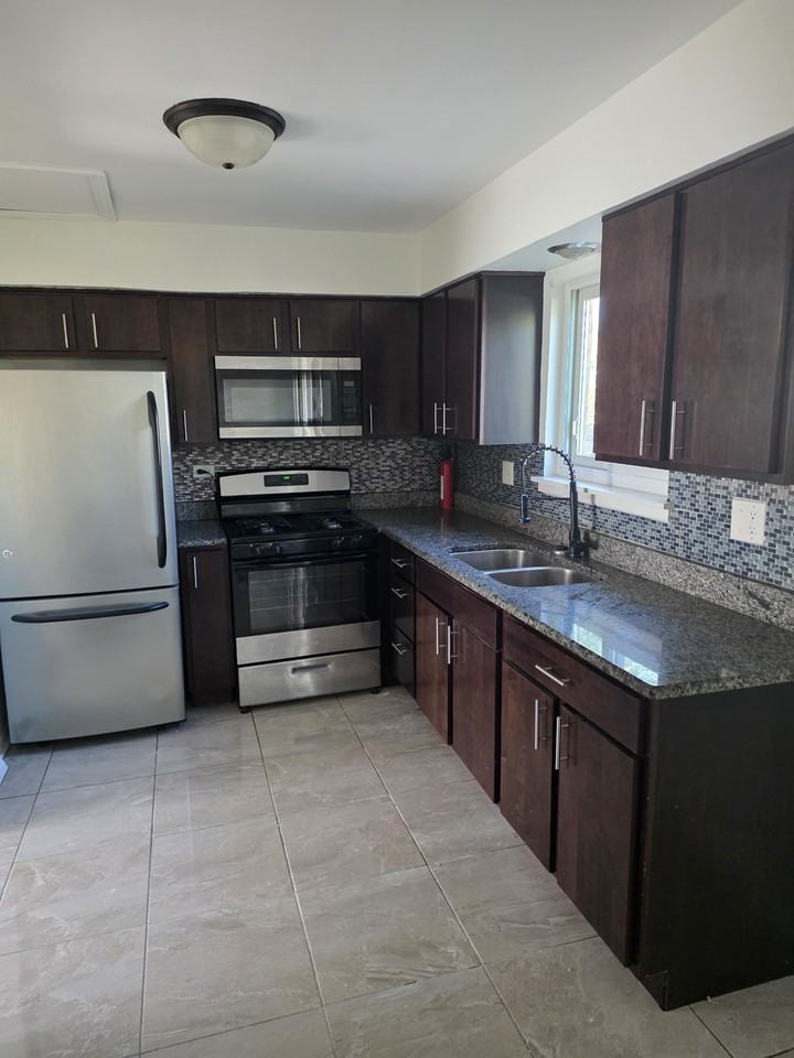 2092 Euclid Ct #2092 - Photo 2 of 5