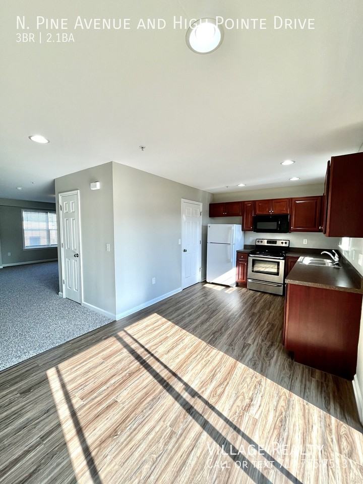 & HIGH POINTE DRIVE #205 - Photo 2 of 50