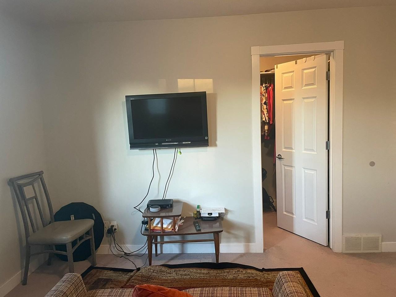 2027 17 Ave Nw - Photo 4 of 17