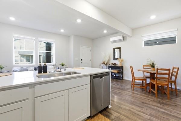 2643 Ne 116th Pl #NA - Photo 3 of 7