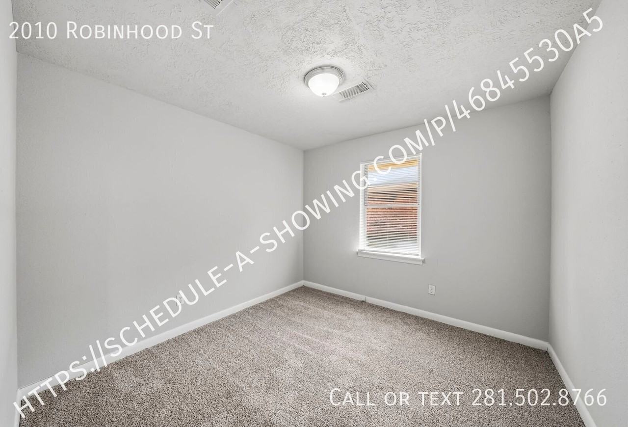 2010 Robinhood St - Photo 7 of 12