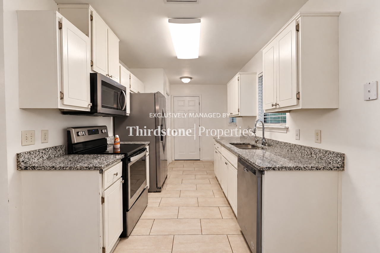 139 Cherry Point Dr - Photo 3 of 21