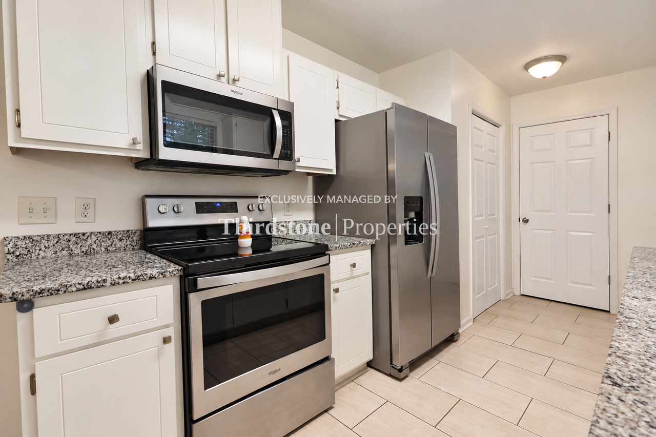 139 Cherry Point Dr - Photo 4 of 21