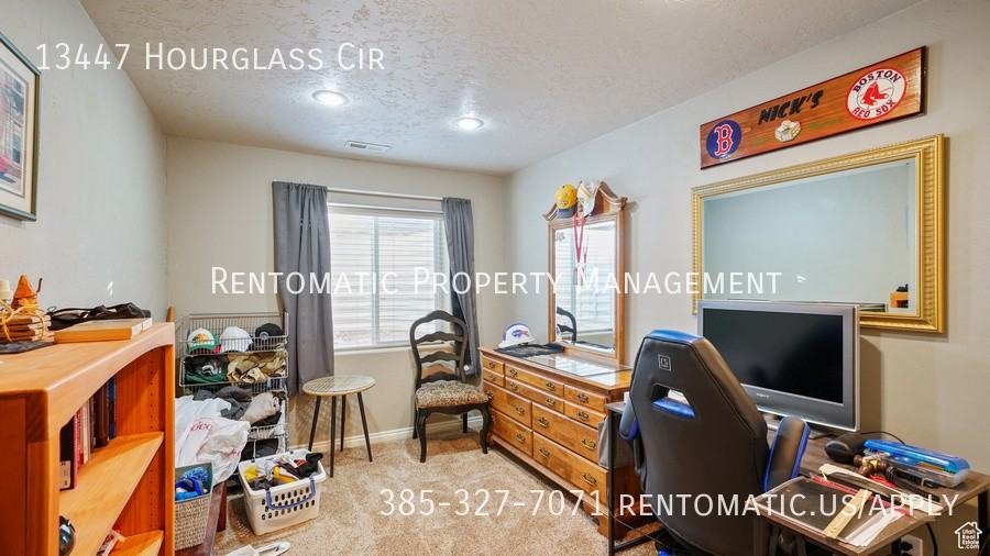 13447 S Hourglass Cir - Photo 2 of 8
