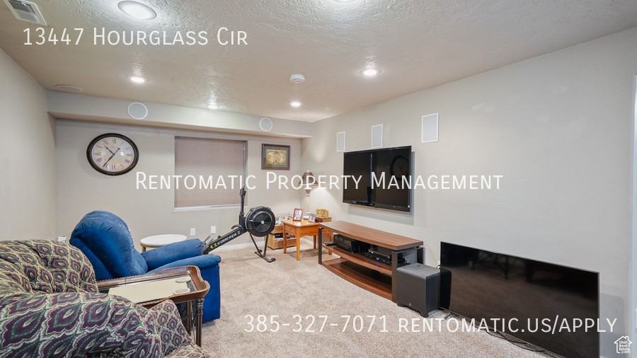 13447 S Hourglass Cir - Photo 3 of 8