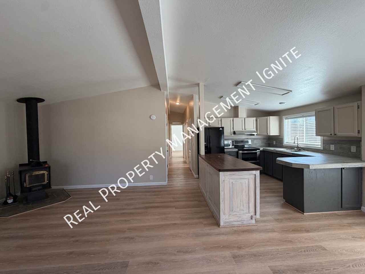 19557 River Woods Dr - Photo 2 of 23