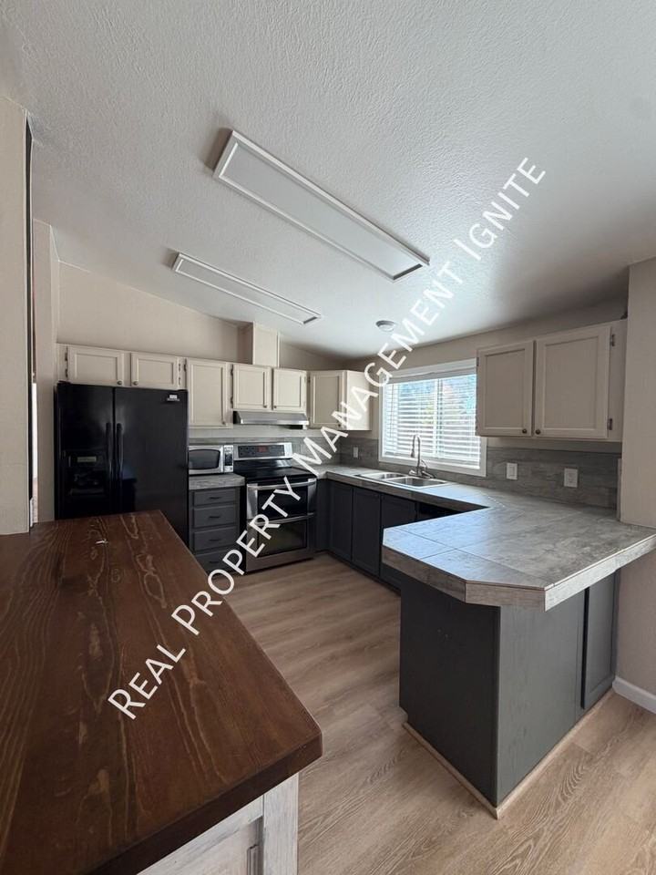 19557 River Woods Dr - Photo 3 of 23