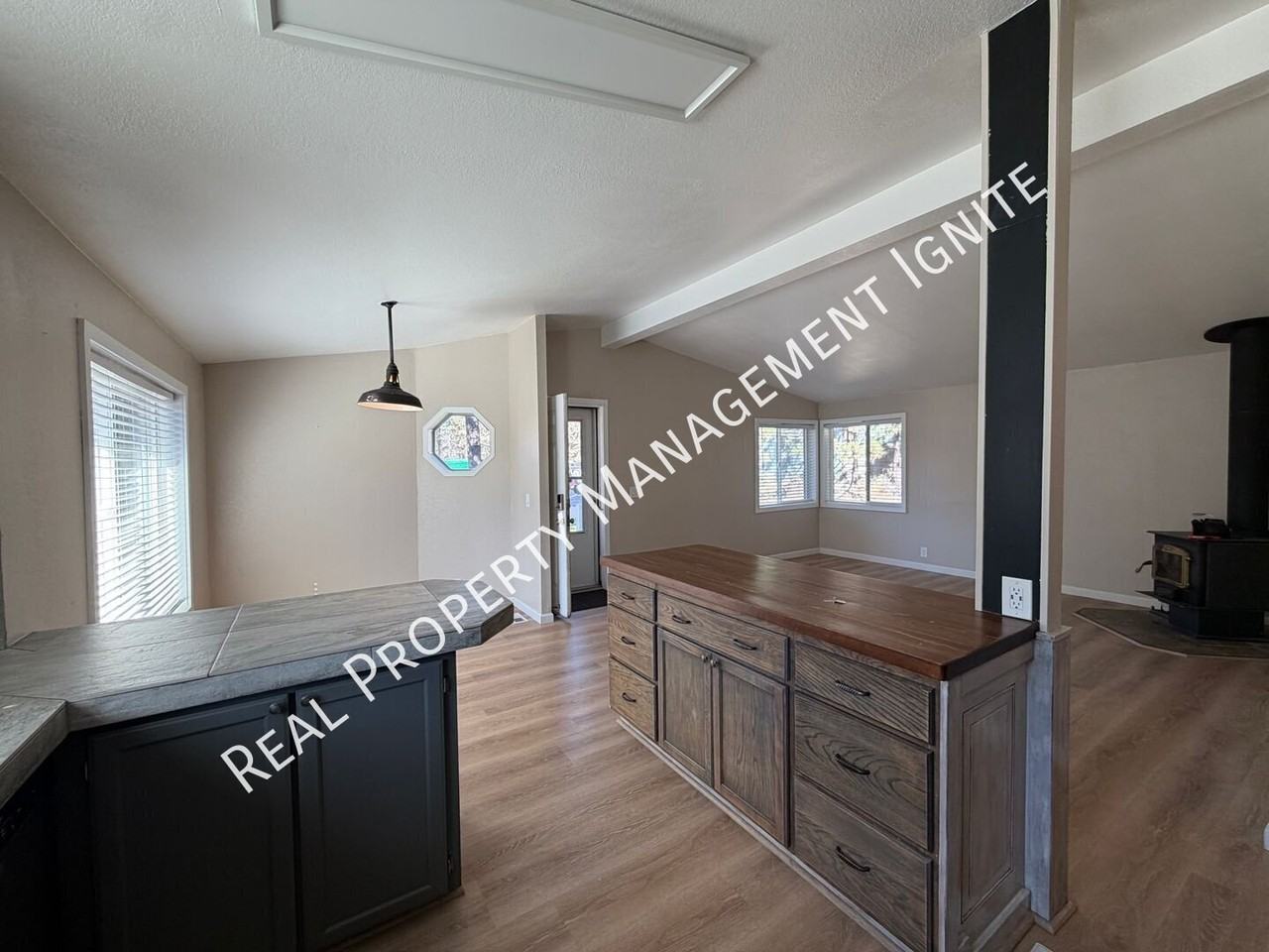 19557 River Woods Dr - Photo 4 of 23