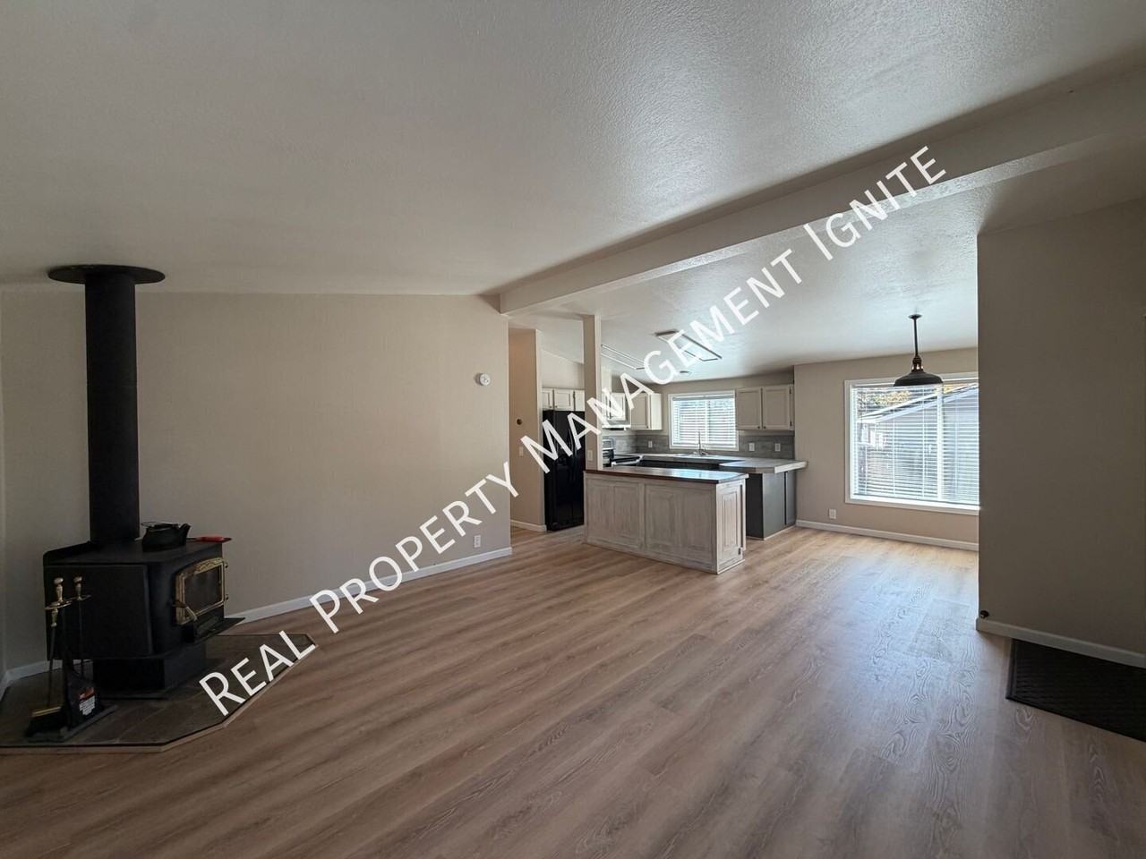 19557 River Woods Dr - Photo 5 of 23