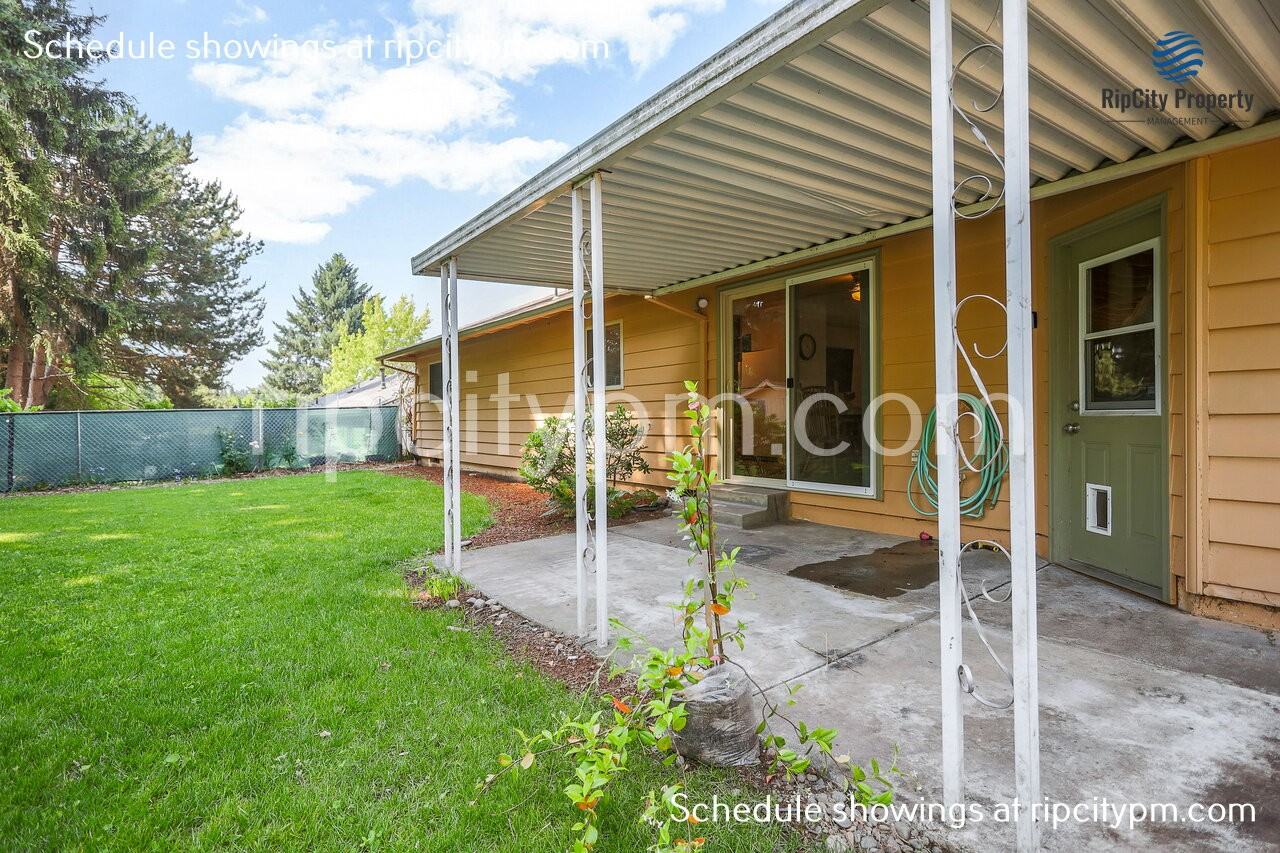 11430 Sw 121st Ave - Photo 2 of 26