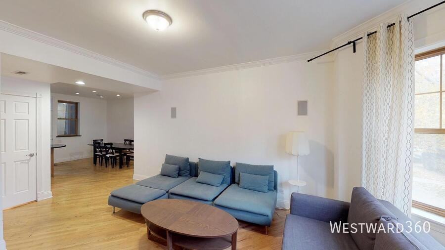 5327 S Harper Ave #1 - Photo 3 of 18