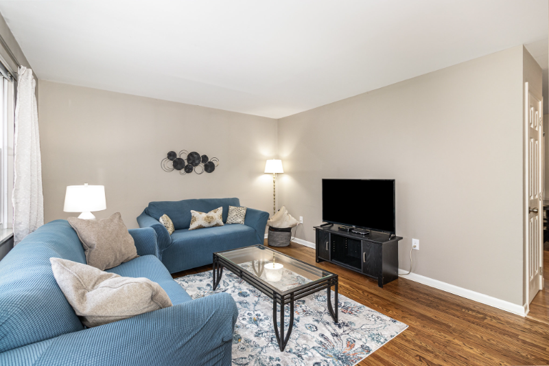 1729 Fort Henry Dr - Photo 4 of 19