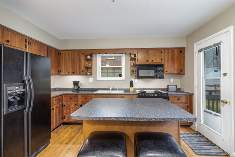 1729 Fort Henry Dr - Photo 7 of 19
