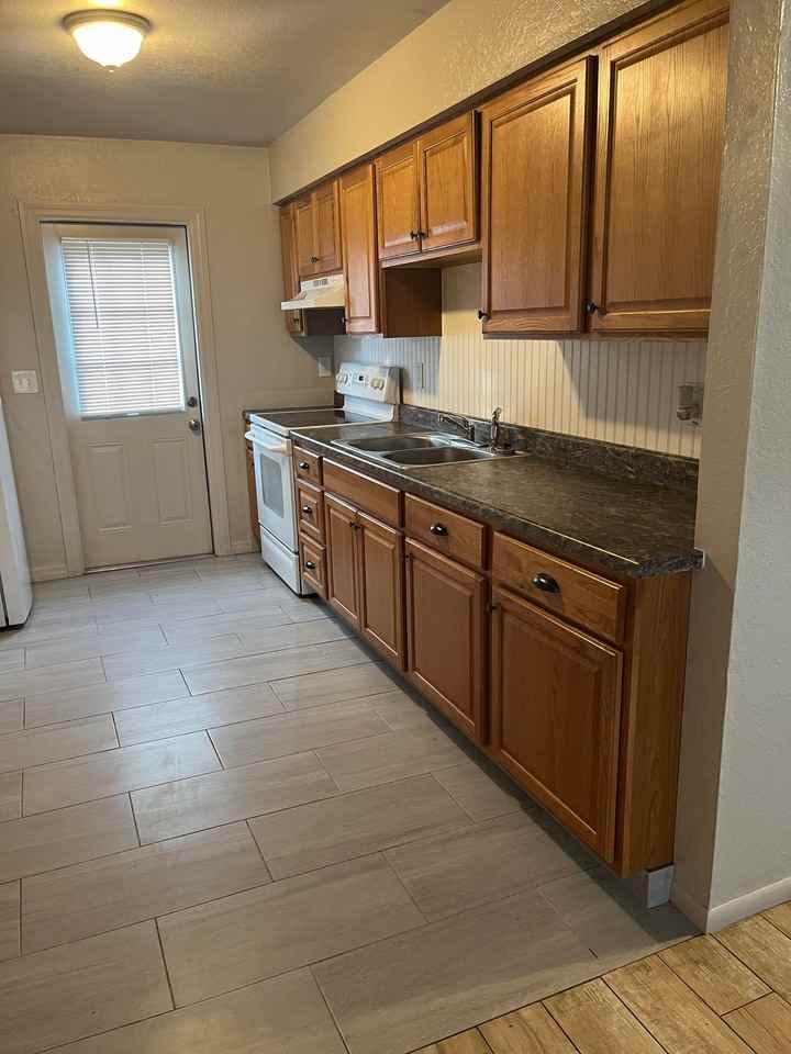3725 66th Ave N #B - Photo 5 of 22