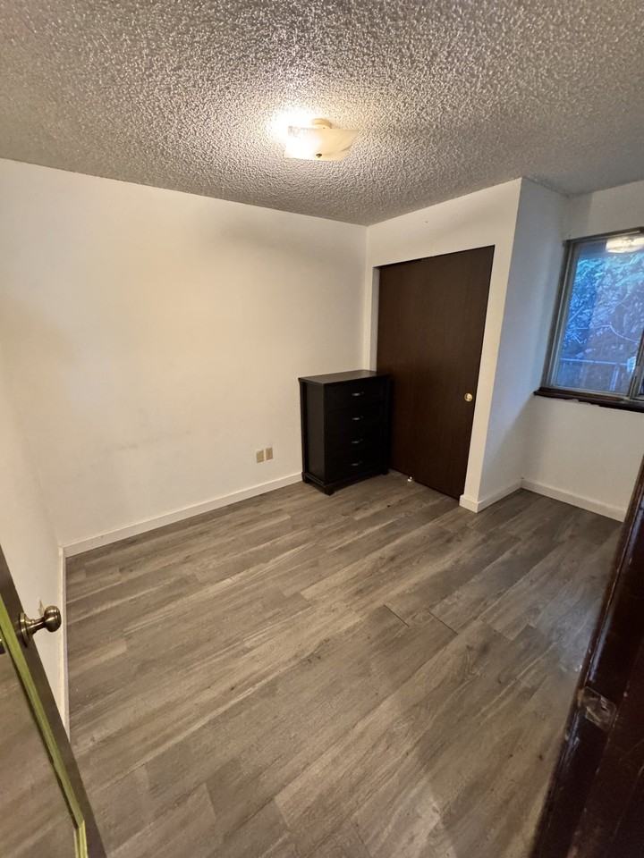5007 E L St - Photo 5 of 17