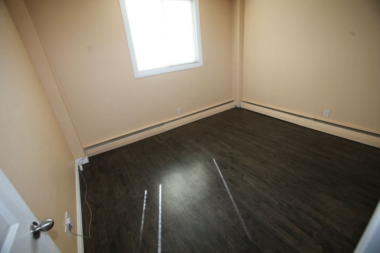 10 Pointe Of View Condos - Photo 6 of 8