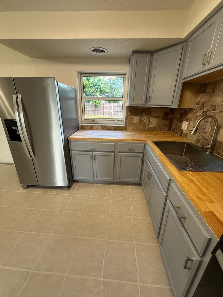1720 Nw 1st Ave - Photo 4 of 22