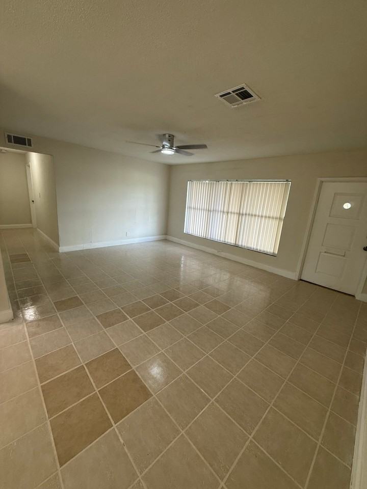 1720 Nw 1st Ave - Photo 5 of 22