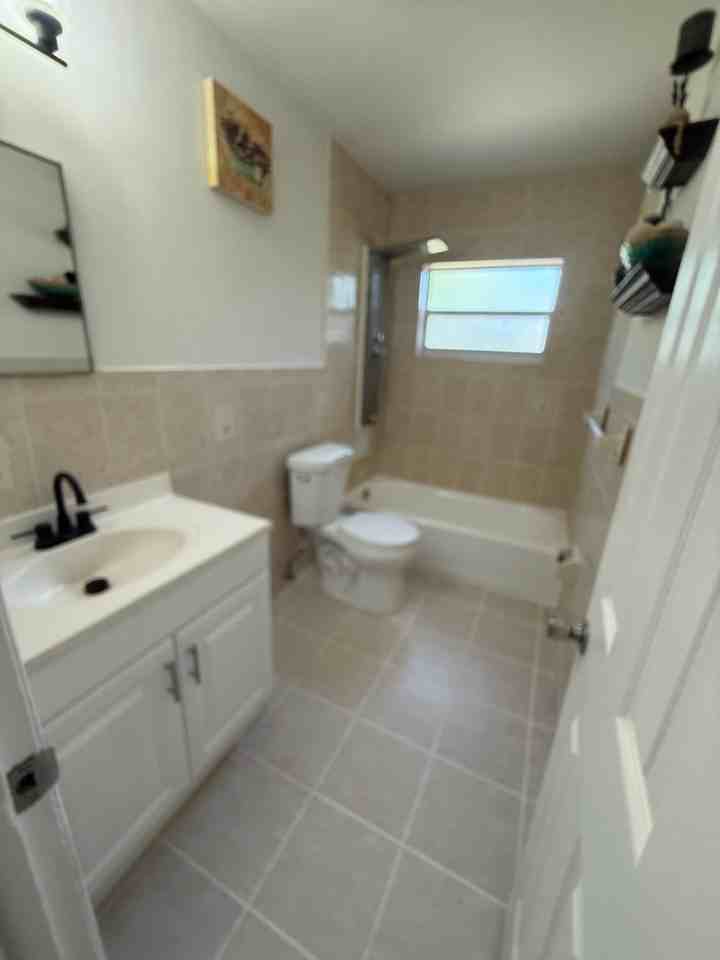 1720 Nw 1st Ave - Photo 7 of 22