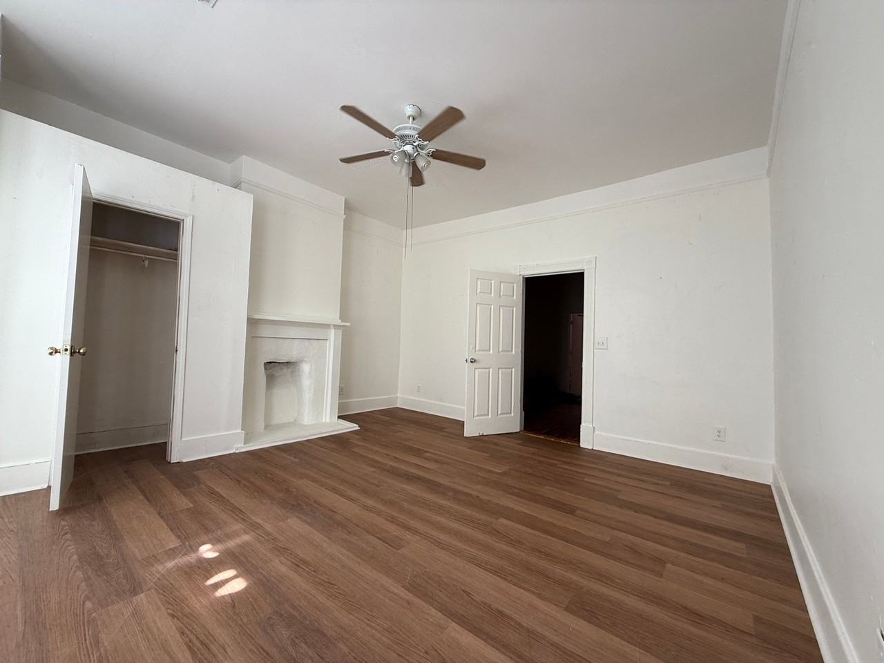 320 W Hall St #B - Photo 2 of 11