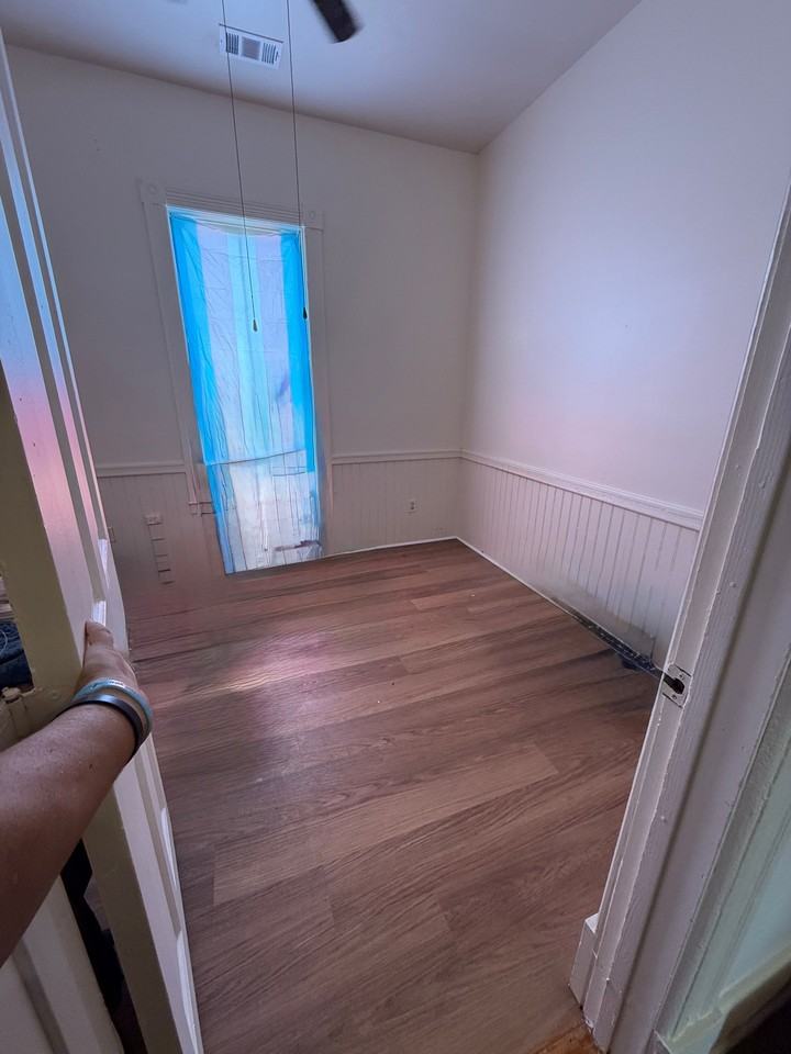 320 W Hall St #B - Photo 6 of 11