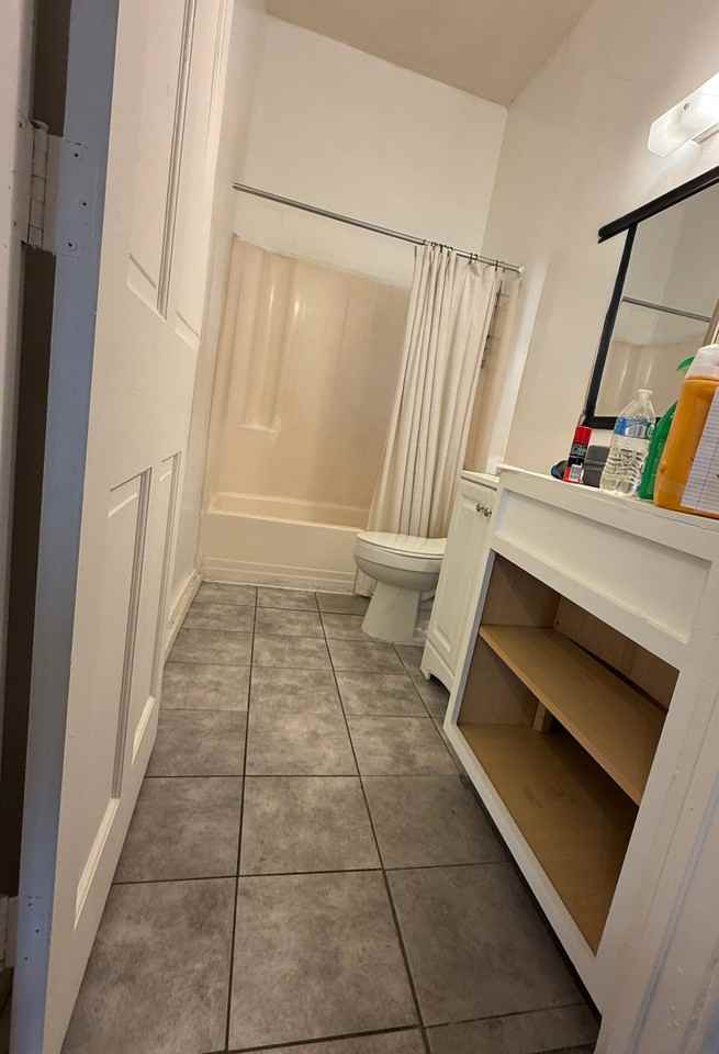 320 W Hall St #B - Photo 7 of 11
