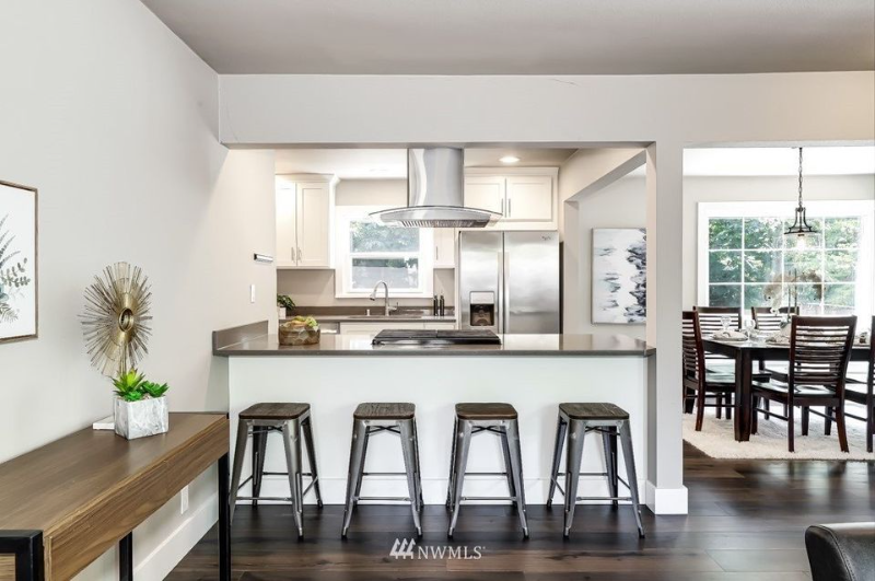 1025 S 112th St - Photo 5 of 12