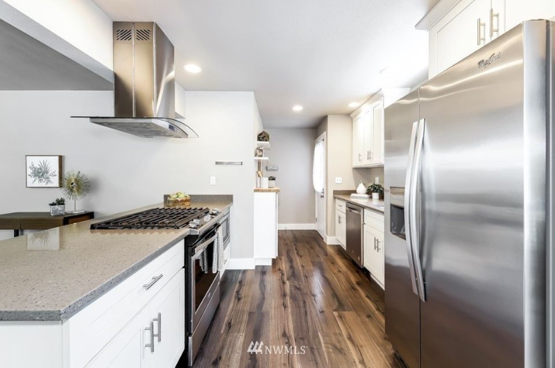 1025 S 112th St - Photo 7 of 12