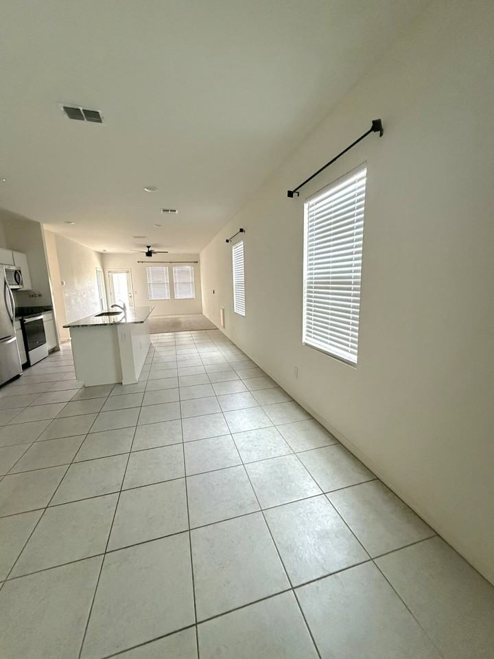 1937 E Driftwood Dr - Photo 2 of 20