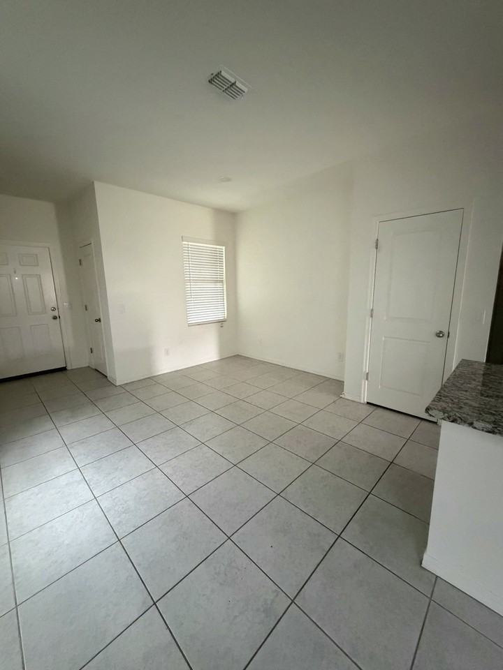 1937 E Driftwood Dr - Photo 4 of 20