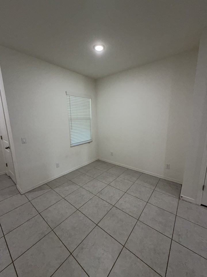 1937 E Driftwood Dr - Photo 5 of 20