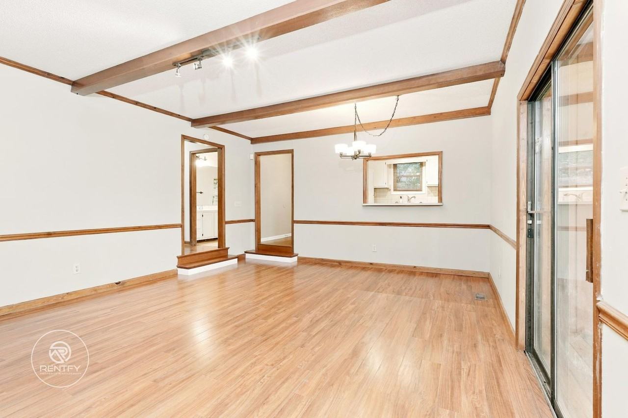2001 Aspen Way - Photo 4 of 15