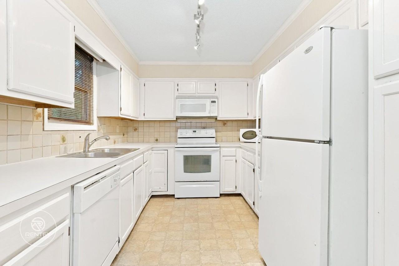 2001 Aspen Way - Photo 7 of 15