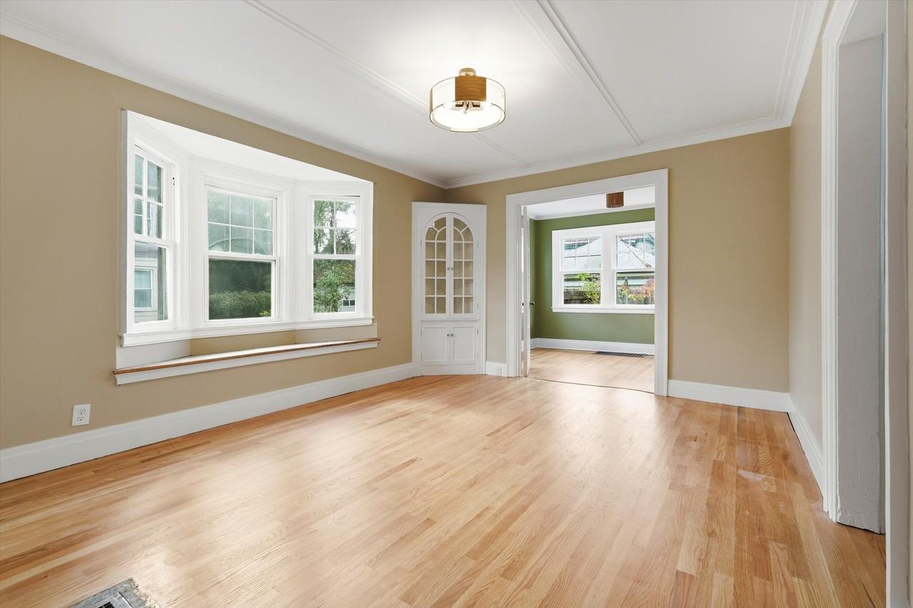 506 Allen St - Photo 3 of 20