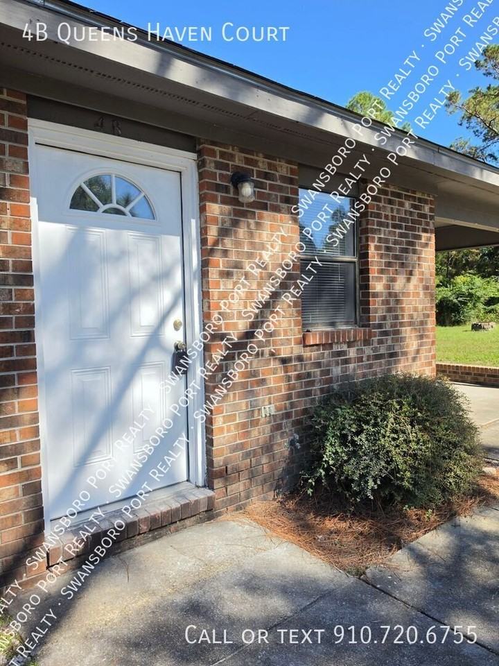 4B Queens Haven Ct - Photo 3 of 17