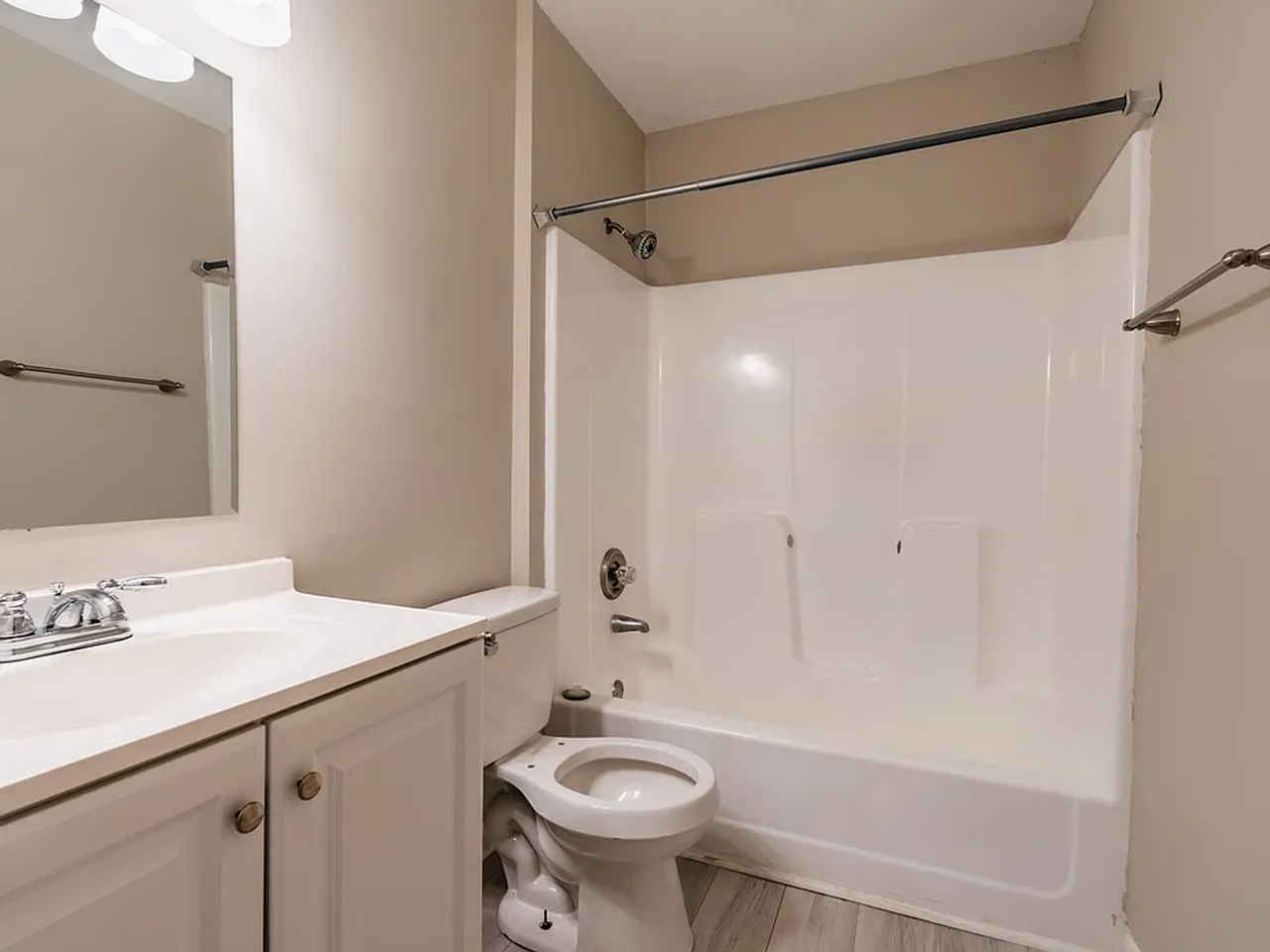 622 Hilltop Dr - Photo 5 of 8